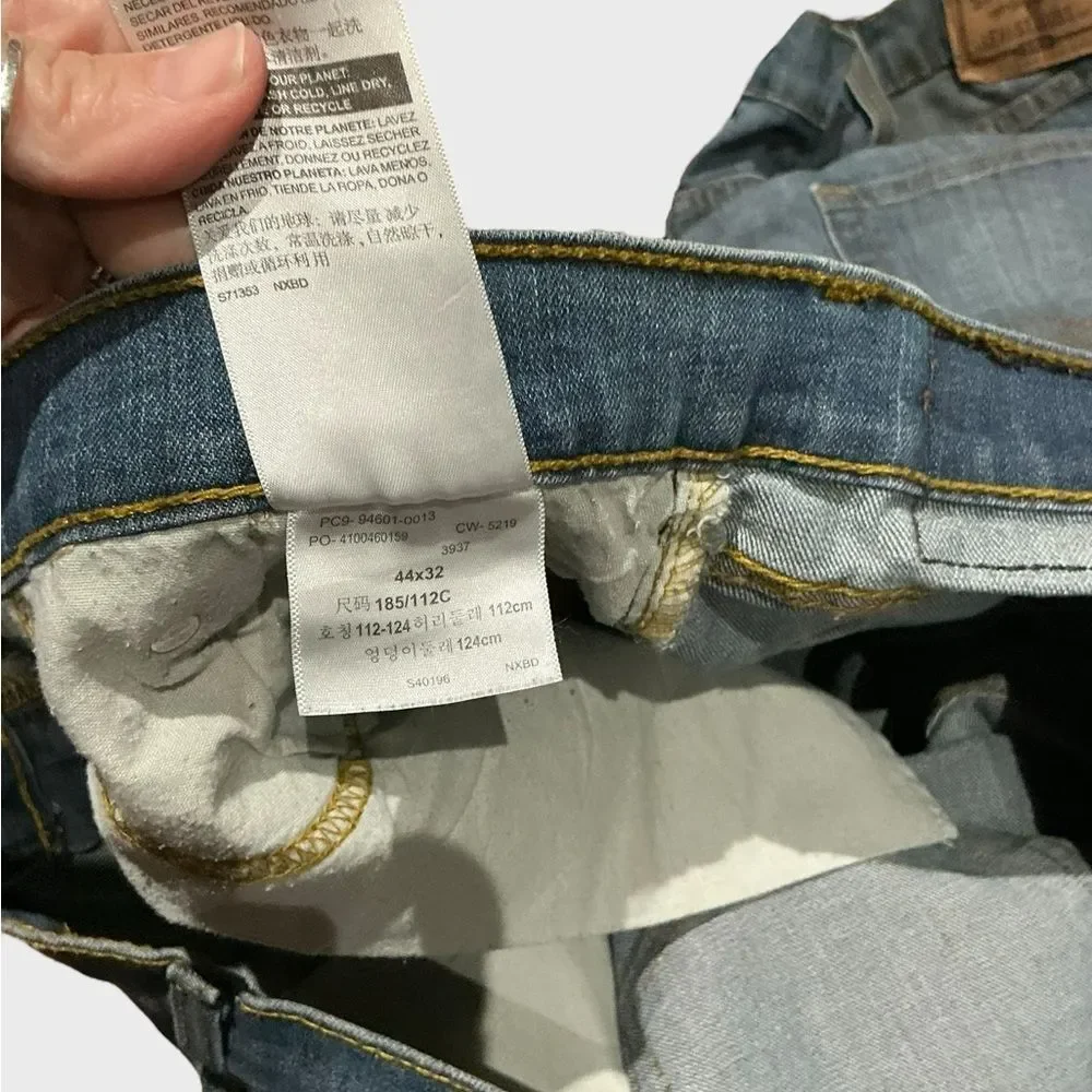 Levi’s Signature Gold Men’s Straight Leg Jeans Medium Wash 44x32